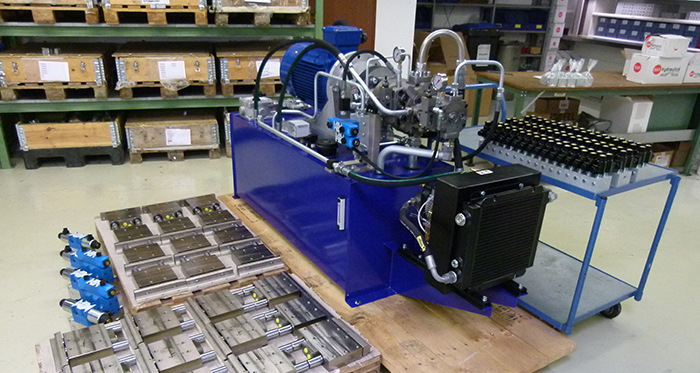 Hydraulikausrüstung für eine Maschine zur Porenbetonverarbeitung